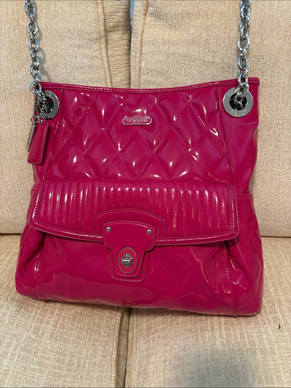 Rare Coach Hot Pink Patent Quilted Shoulder Bag with Silver Chain Straps. - Picture 15 of 15